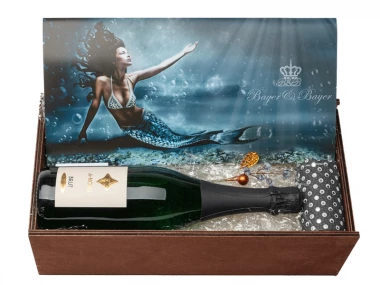 Die verwunschene Gräfin - Holzkassette mit Atlantik Räucherlachs, A Nobis Sekt brut, Oberskren
