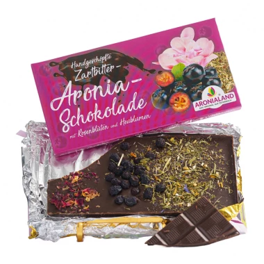 Handgeschöpfte Aronia Schokolade Zartbitter mit Rosenblüten und Heublumen 100 g