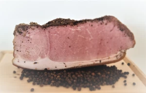 Oster Schinken in Pfefferkruste hauchdünn geschnitten und gelegt 150g