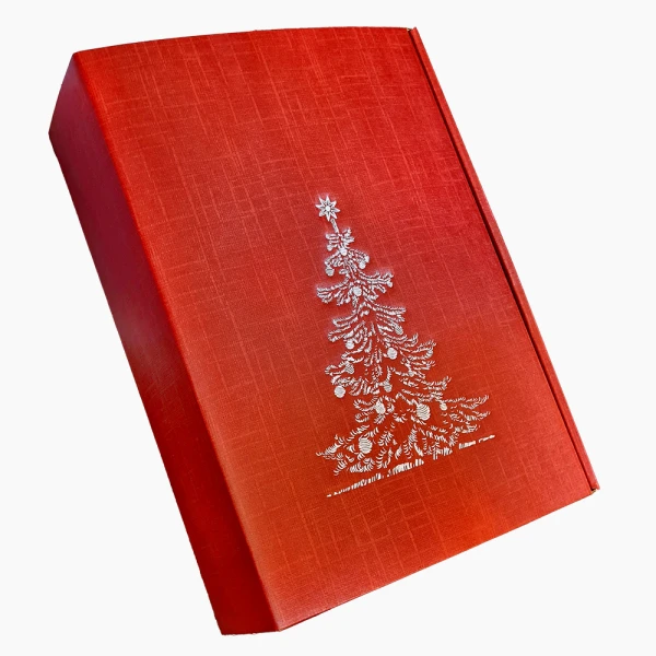 Weihnachtspaket mit fruchtigen Weinen